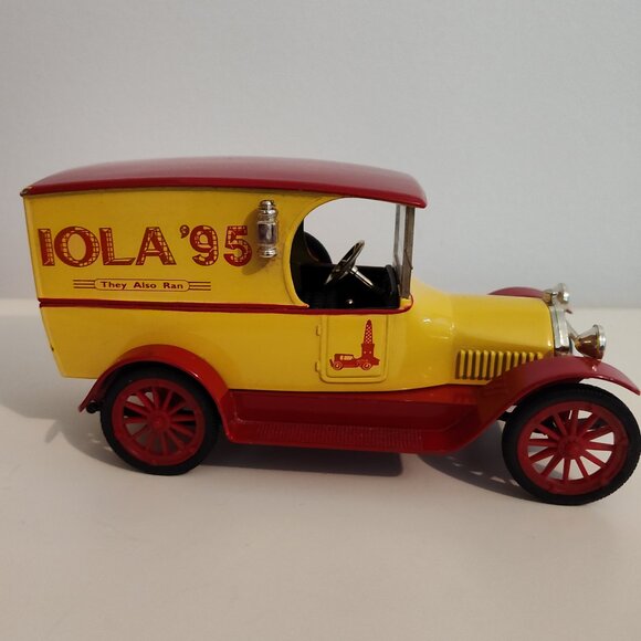 Liberty Classics 1916 Studebaker Panel Truck Locking Coin Bank VG used condition - Picture 3 of 9